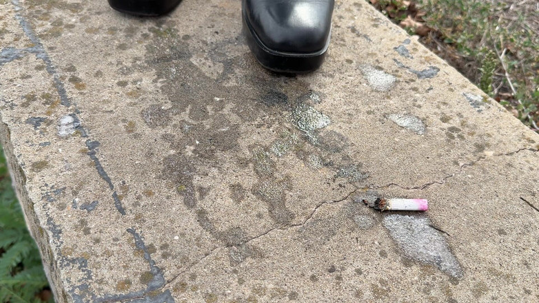 Hottie goddess: Sedutora cuspida fumaça