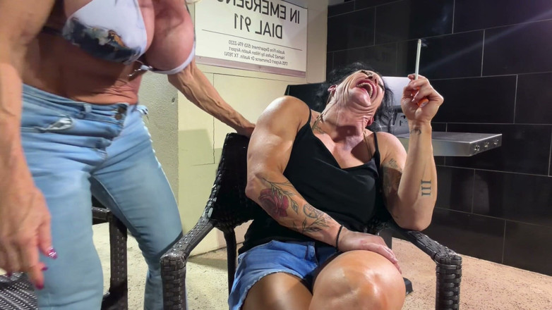 Kandylegsxxx: Smokin Hotdebra Dandre dan Kandy Cucur Rokok