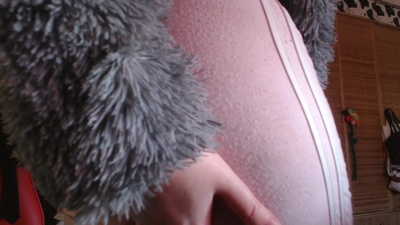 Nicoletta Embassi: Summer Relaxation, Outfit &amp; Farts Close-up Details