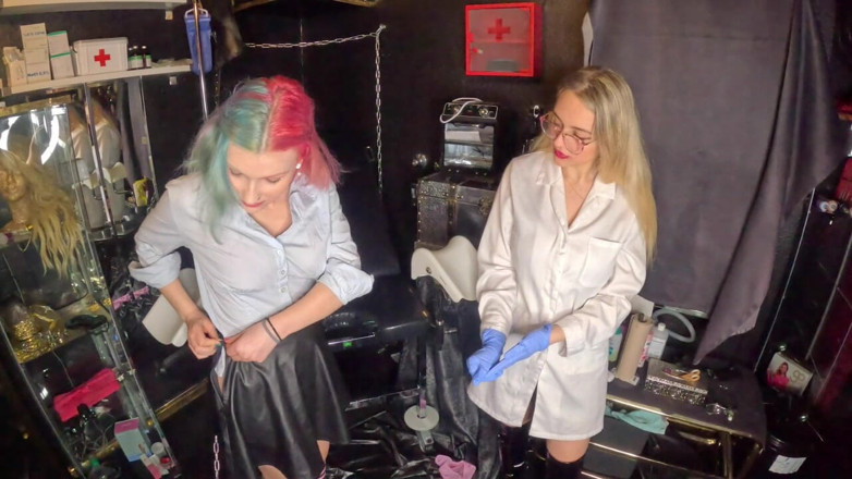 Queen_of_BDSM: La schiava viene esaminata sulla sedia ginecologica!