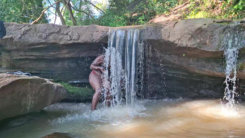 BMCs: स्वर्ग में Purro वांछित गीली प्रकृति के साथ संपर्क