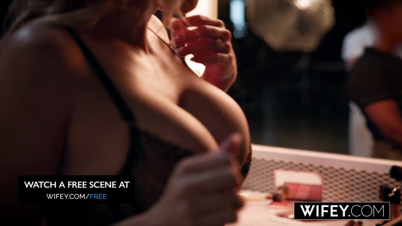Wifey: Wifey Cock-hungry Blonde Hotwife Sadie Rose Gets Creampied in Front...