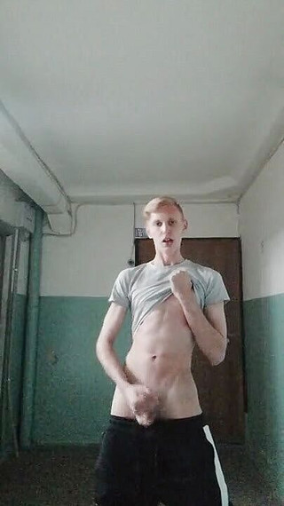 Dick Boys Studio: Memutuskan untuk coli di pintu masuk