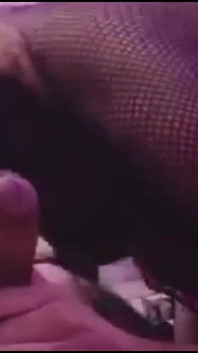 Můj nový milenec chtěl, abych mu dala orální sex, dokud neskončí v mých ústech a necítit jeho sperma