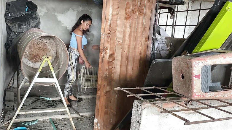 ANDREINA: 私は義理の兄とセックスし、彼は私のジューシーなマンコのために私に激しく与えます