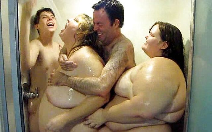 BBW nurse Vicki adventures with friends: 2 iri güzel kadın ve 2 adam bir duşta ne ıslak eğlence
