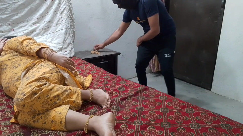 QueenbeautyQB: 인도 핫한 Desi Bhabhi와의 섹스