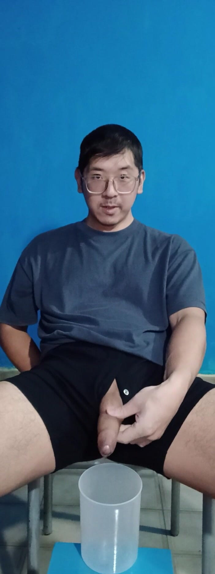 gyoenasianbigdick: Pierwszy raz robię sikanie wideo