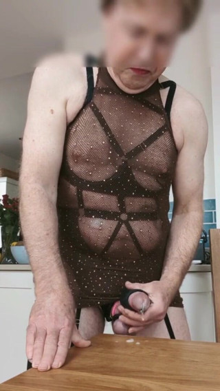 Bellhead: One minute lingerie fun
