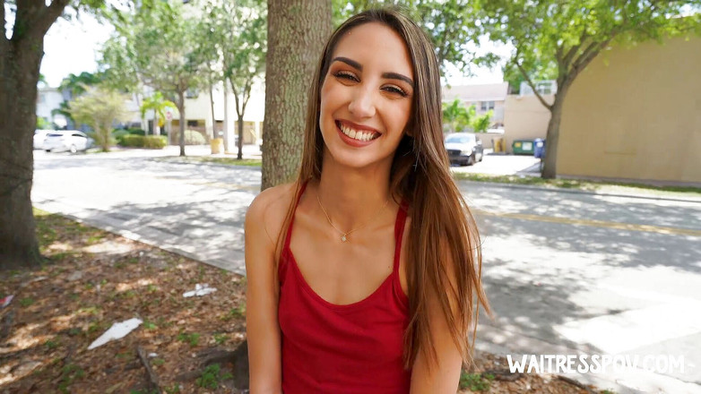 Waitress POV: Garçonete em primeiro plano - Natalia Nix - degustação italiana