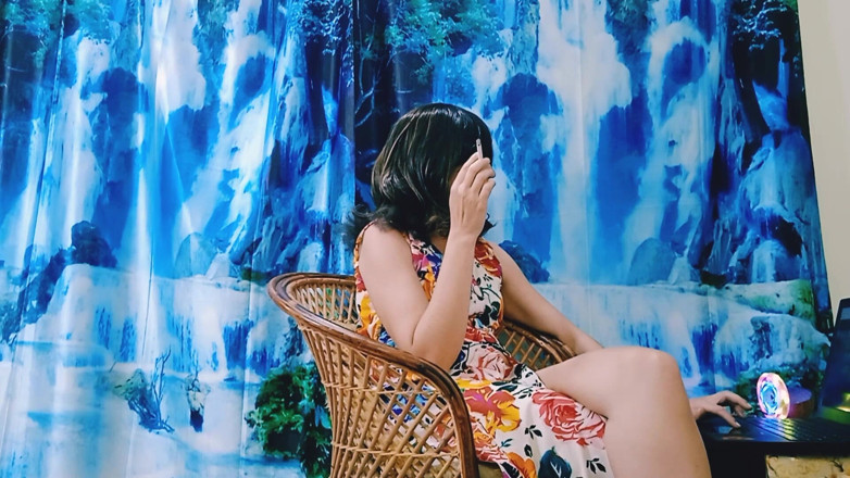 Bolly Karma: Cinta ibu tiri yang cantik