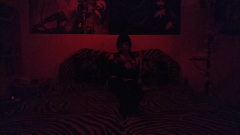 Beth Kinky: Goth pyromaniac 01