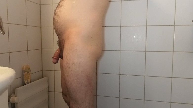 Uhri: Hairy Gay Showering