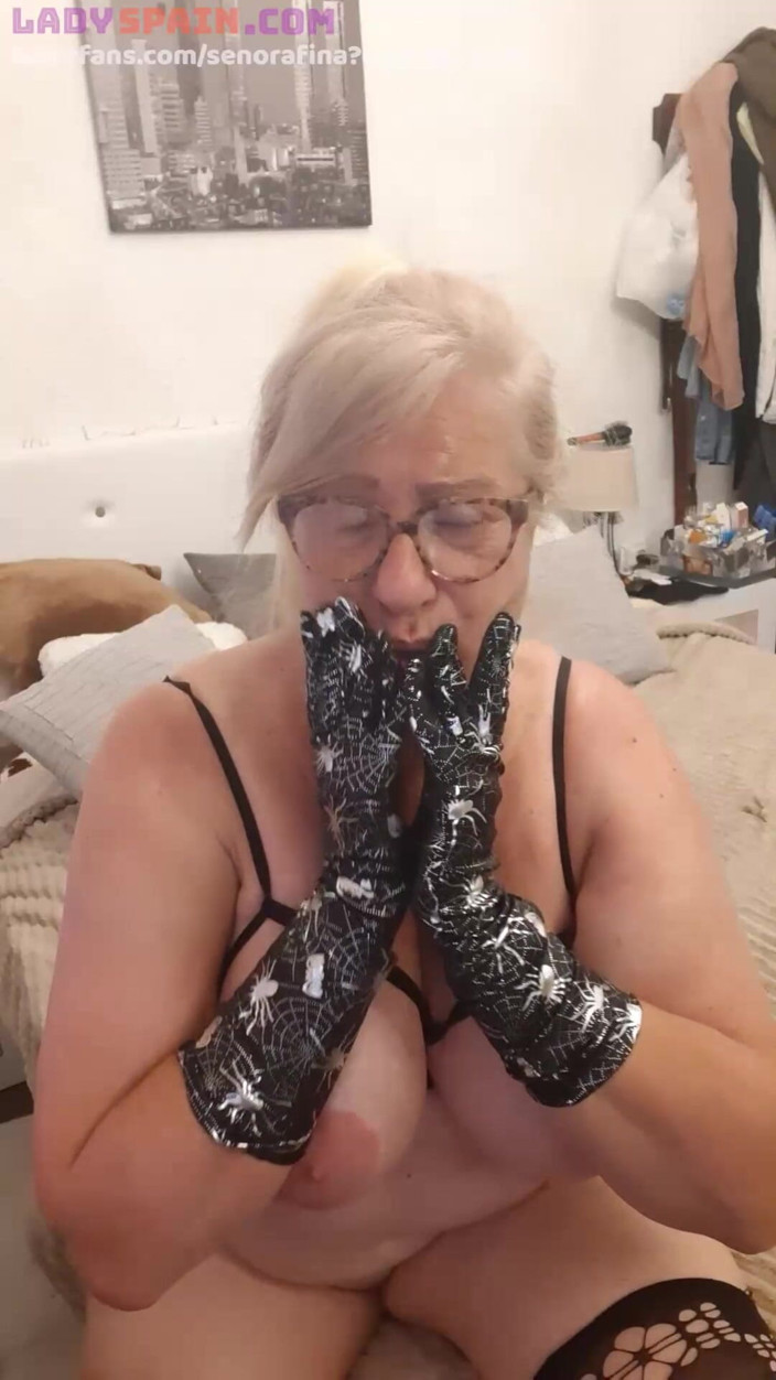 Lady Spain: Naughty Fina Uses Gloves to Touch Herself
