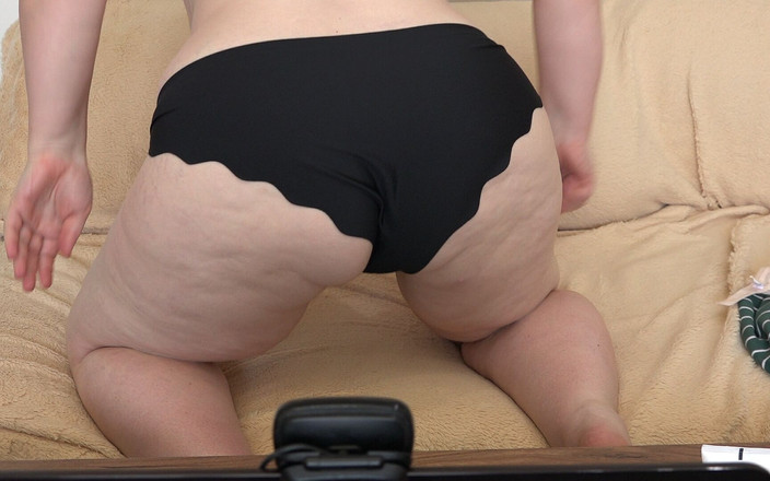 Milf Big Tits: Zralá manželka podvádí na webové kameře. Tlustá MILFka šuká anál a...