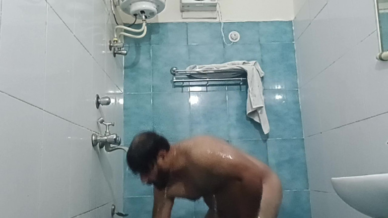 Daddy Dude: Індійський Оголений Тато Насолоджується Гарячим Душем І Демонструє Своє Мокре Тіло
