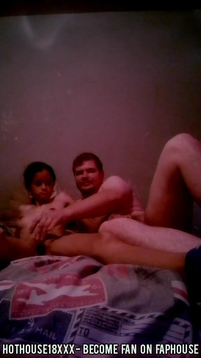 hothouse18xxx: Hubená 18letá náctiletá napůl bílá indická nevlastní dcera a nevlastní táta...