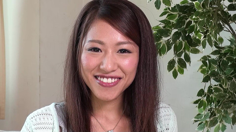 Asian porn collection: Teenager giapponese con grandi tette naturali succhia per la prima...