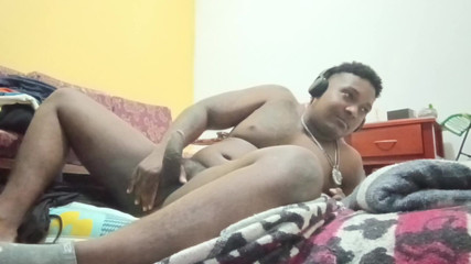 Jamespower: Velký černoch s velkým ptákem