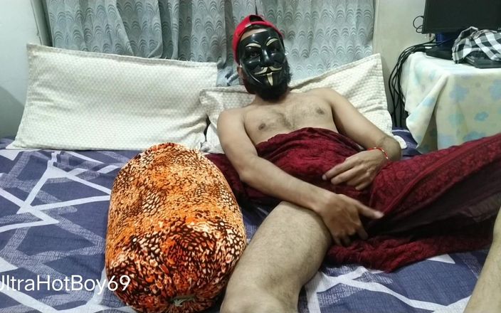 UltraHotBoy69: Mi fotto il mio cuscino