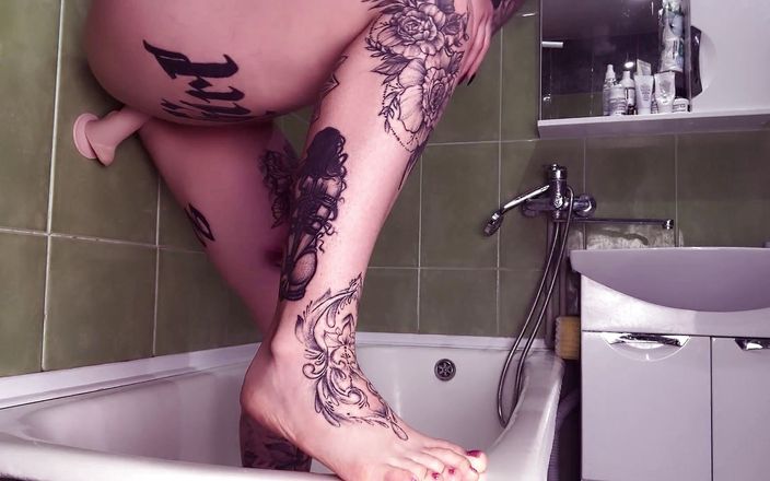 Tattoo Slutwife: Pressa para entrar no meu banho