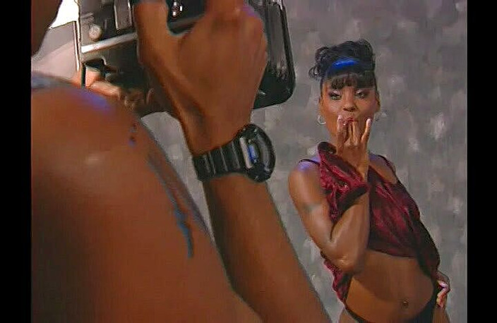 Outdoor pervs: Ebano con culo perfetto prende cazzone nero