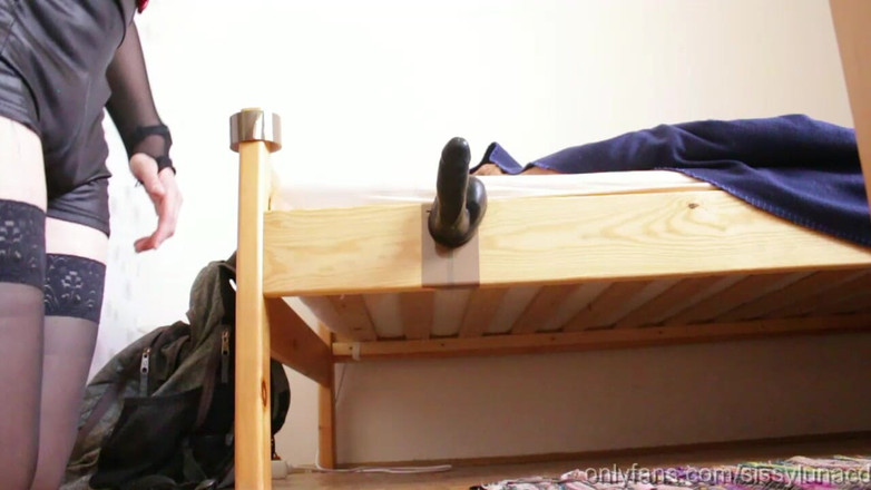 Sissy LunaCD: Sissy plaagt en druipt van grote zwarte lul anaal