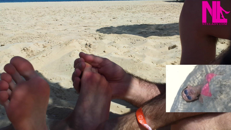 Nyllady: Io che mi solletico in piedi sulla spiaggia