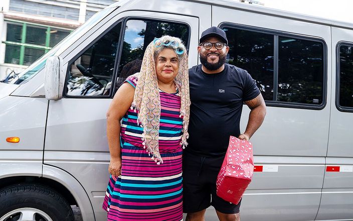 MaturePickup: Grandota madura sigue una invitación especial a mi van