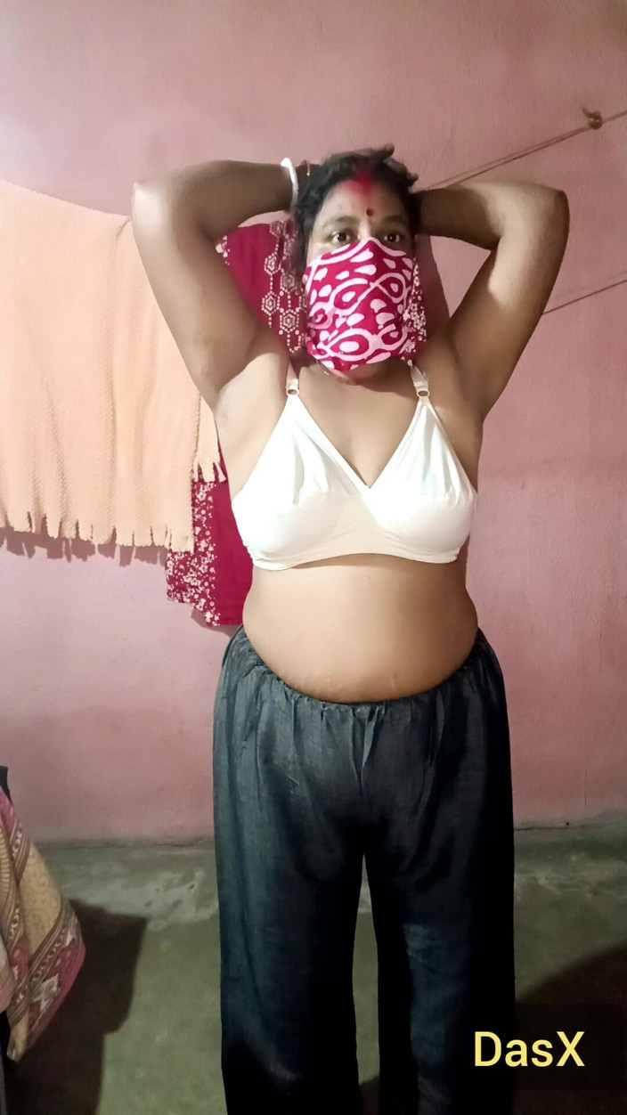 Pakhi0705: Saree tek başına