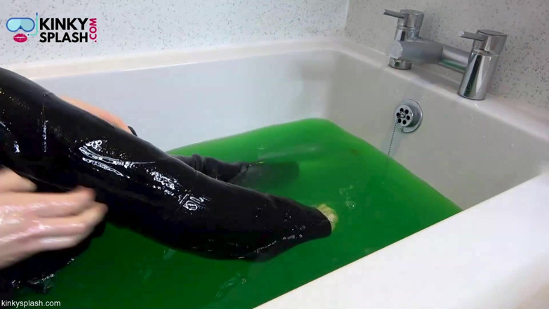 UKCuteGirl Lucy Lauren: Slime Bath Wetsuit Wank