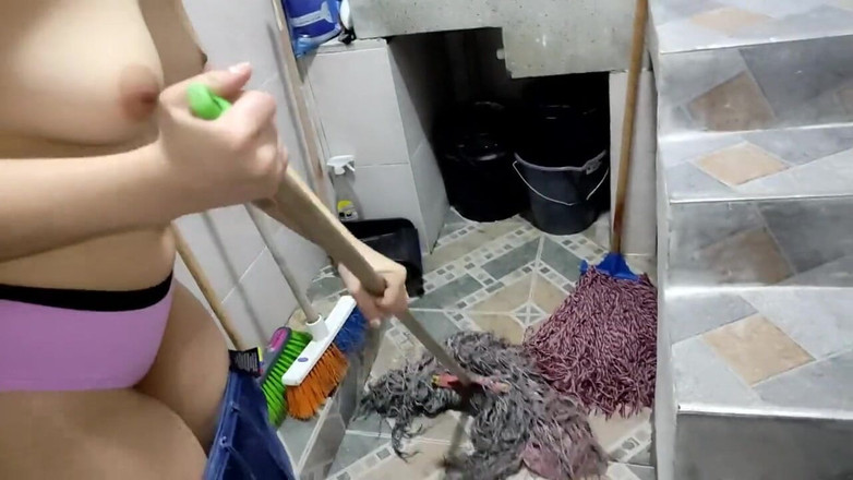 Crisanto999: Pytanie mojego szefa o awans, kiedy sprzątam jego prawdziwy dom