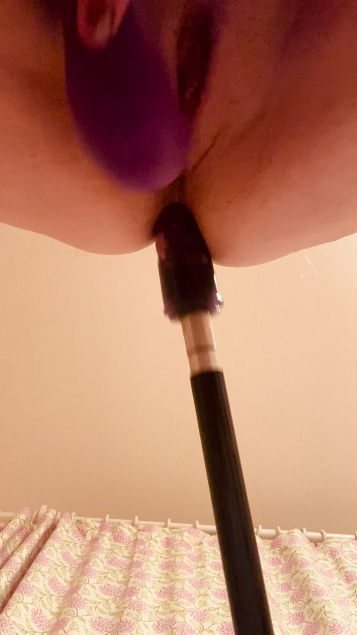 2hotnot2: Poprvé anál se sexuálním strojem!