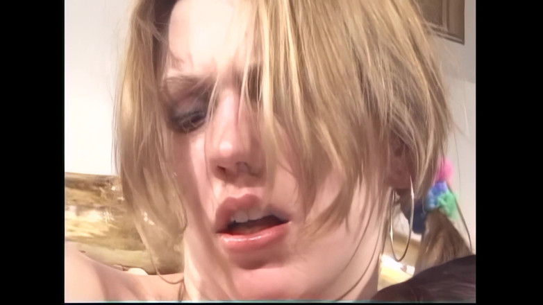 My first cock: Lesbian muda dalam keadaan panas