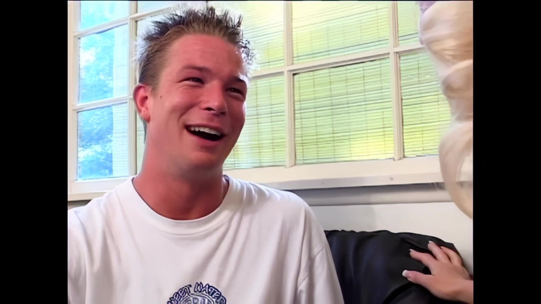 Pornobello: Nicole Moore: Ratu MILF yang terangsang untuk ayam besar