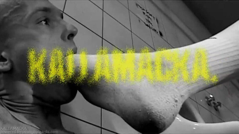 Young Bastards: Chętny gej bierze śmierdzącego kutasa