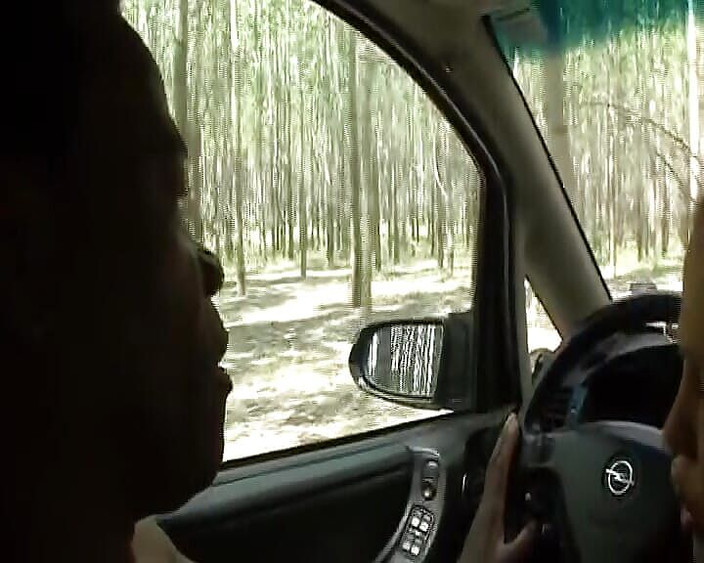 German amateur couples: हॉट जर्मन कमसिन कार और जंगल में बड़े काले की सवारी करती है