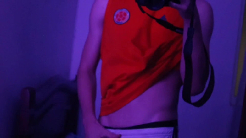 Icyhot707: Pouvez-vous m’aider à me masturber ?