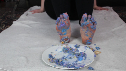 Emma Lilly: Smashing cupcakes with my toes