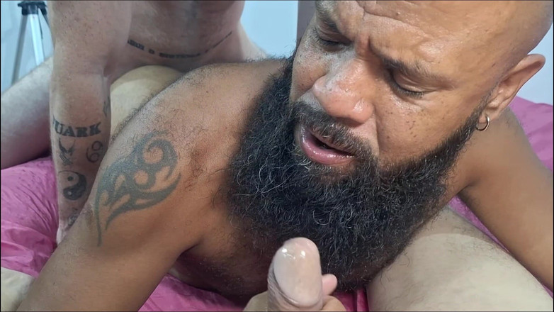 carmonaoficial: Кармона і її батько по черзі займаються чоловічою попою