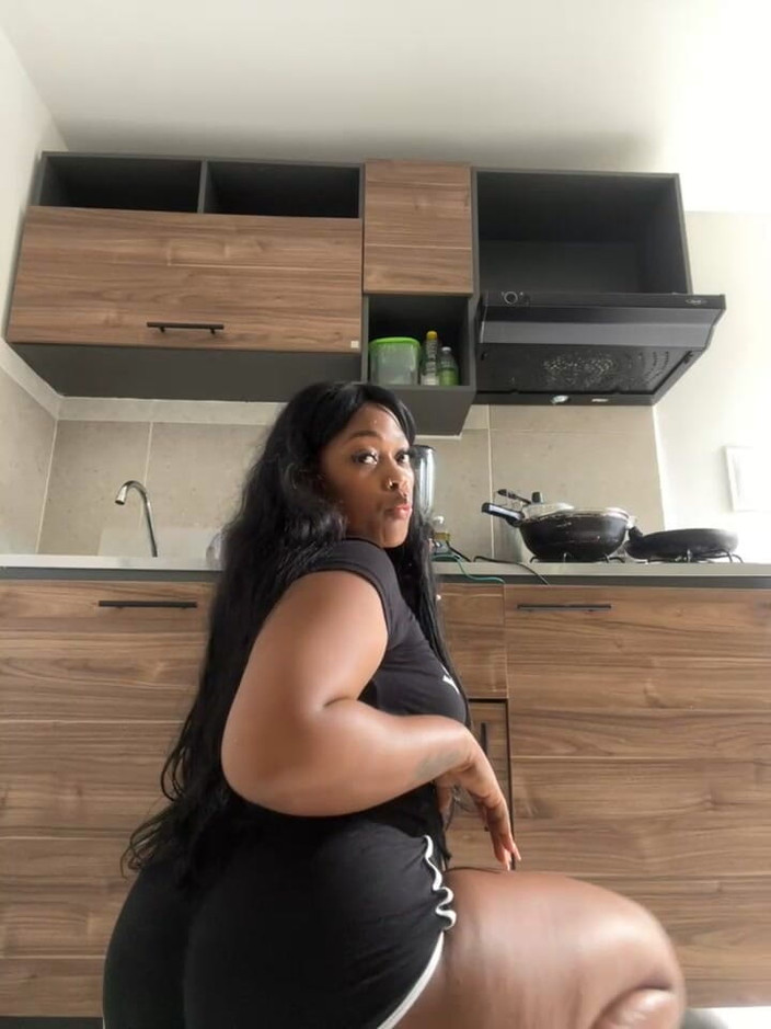 Lily Baudinx: Дрочити мою феноменальну дупу, епізод 1028