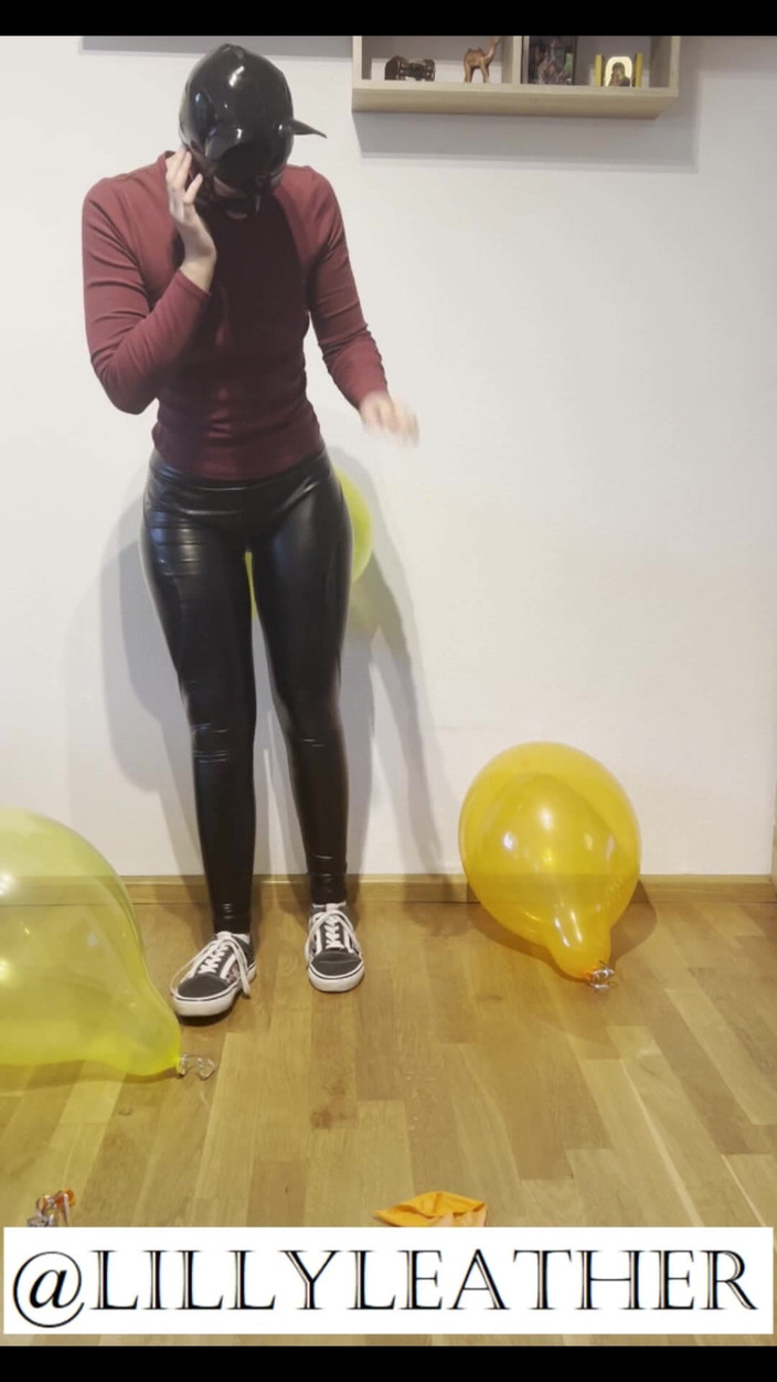 LillyLeather: Chica Looner saca 4 globos en lindo traje y máscara de...