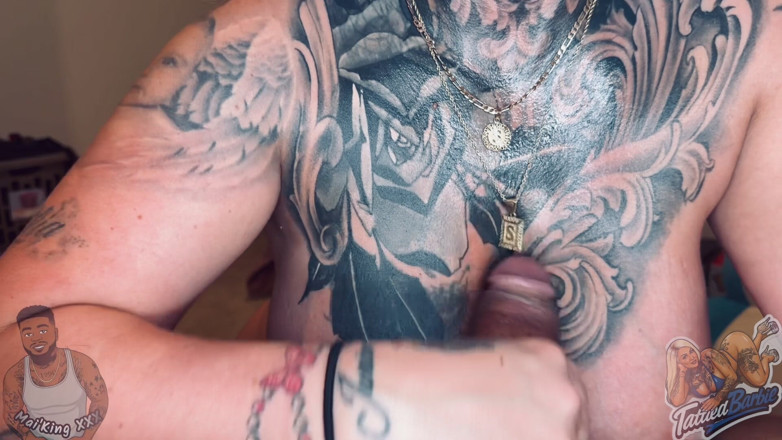 Mai'King: Сексуальная Tatted Барби обожает трахаться и сосать большой черный член ее бойфренда