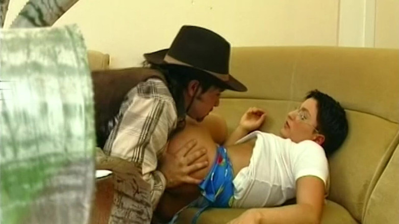 VHS-Vixxxen: Hausfrau Wartet Willig Auf Ihren Gatten