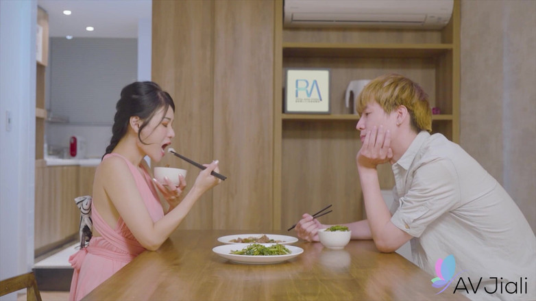 AV Jiali: Patin schaut aufs date, wird aber von ihrem godson first...