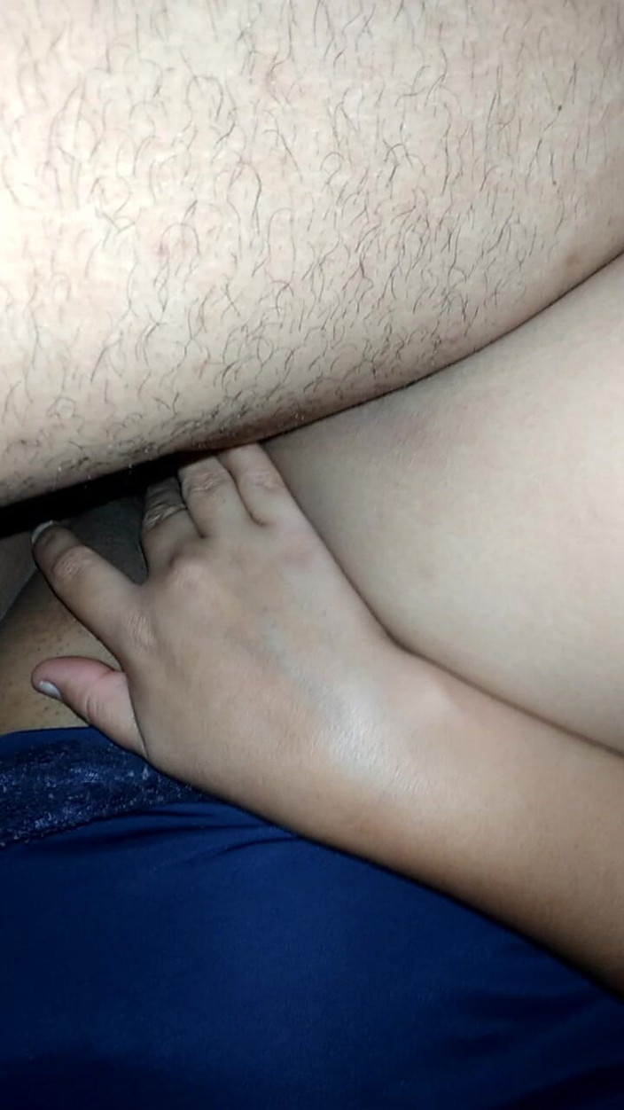 RealLoveX1: Prsatá brunetka požádala pojídáka, aby ze strany!