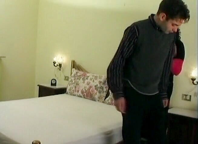 Gilfy Pleasure: La moglie con un gran culo viene martellata sul suo...