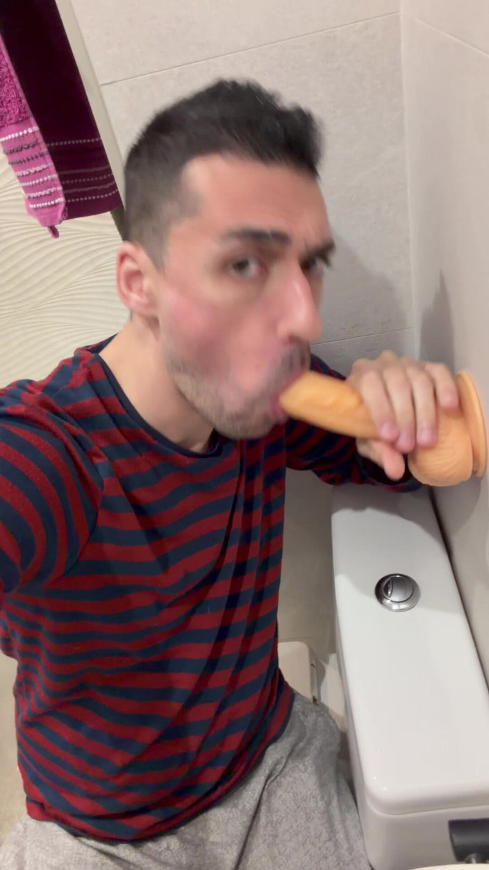 Liam Harding: Sexy Stepdaddy Riding Dildo