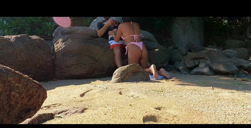 Kinky4love: Mamada en la playa con semen en las tetas disfruta