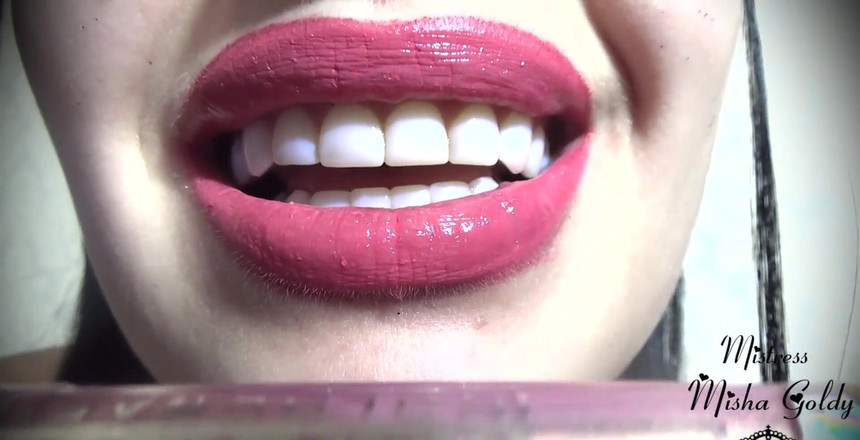 Goddess Misha Goldy: Růžovo-zlaté rty lesklé fetiš a uctívání Mám trubici něčeho, co...